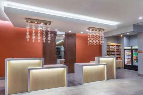 Lobby, La Quinta Inn & Suites by Wyndham Houston East I-10 in Channelview Lobby, La Quinta Inn & Suites by Wyndham Houston East I-10 in Channelview