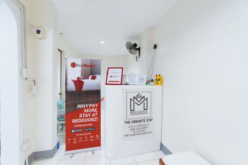 Buitenkant, RedDoorz @ Plaza Jaro Iloilo near Nelly's Garden Buitenkant, RedDoorz @ Plaza Jaro Iloilo near Nelly's Garden