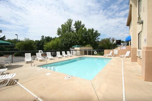 Uszoda, Country Inn & Suites by Radisson, Shelby, NC in Shelby Uszoda, Country Inn & Suites by Radisson, Shelby, NC in Shelby