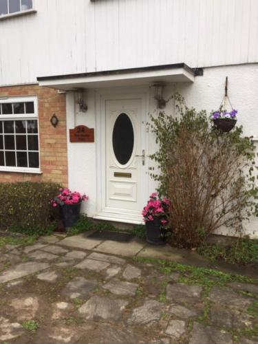 Bejárat, The Holly Tree in Red Cross Bejárat, The Holly Tree in Red Cross