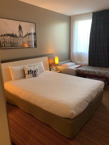 Hôtel Mercure Rennes Cesson in Cesson-Sevigne Hôtel Mercure Rennes Cesson in Cesson-Sevigne