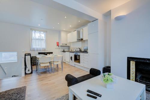 Kitchen, Chester Hotel in London Kitchen, Chester Hotel in London