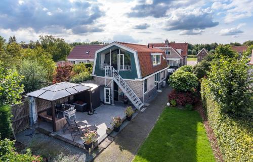 Exterior view, Amsterdam Countryside met Airco , luxe keuken en een geweldig uitzicht in Den Ilp Exterior view, Amsterdam Countryside met Airco , luxe keuken en een geweldig uitzicht in Den Ilp