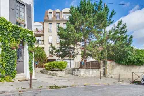 Exterior view, modern apart city in Mantes-la-Jolie Exterior view, modern apart city in Mantes-la-Jolie