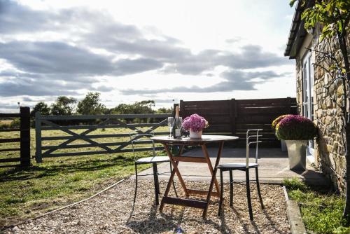 Kert, The Hideaway with hot tub in Chathill Kert, The Hideaway with hot tub in Chathill
