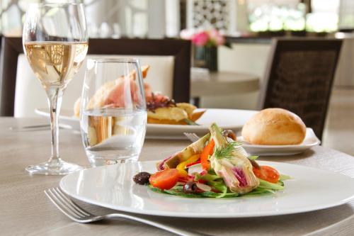 The Originals Boutique, Hôtel Les Strélitzias, Antibes Ouest in Antibes The Originals Boutique, Hôtel Les Strélitzias, Antibes Ouest in Antibes