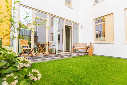 Jardín, Eckhof Domizil - Großzügige Ferienwohnung mit kleinem Garten in der Altstadt von Gotha (Eckhof Domizil - Großzugige Ferienwohnung mit kleinem Garten in der Altstadt von Gotha) in Gotha City Center Jardín, Eckhof Domizil - Großzügige Ferienwohnung mit kleinem Garten in der Altstadt von Gotha (Eckhof Domizil - Großzugige Ferienwohnung mit kleinem Garten in der Altstadt von Gotha) in Gotha City Center