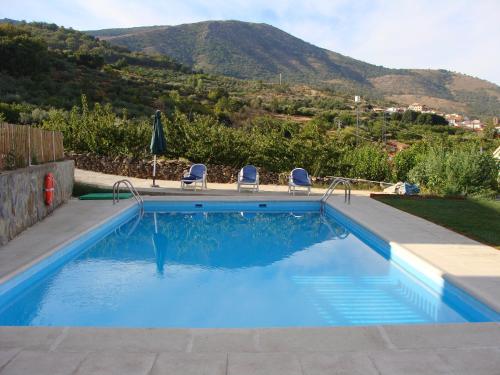 Úszómedence, Casas Rurales Manolo in Casas Del Monte Úszómedence, Casas Rurales Manolo in Casas Del Monte