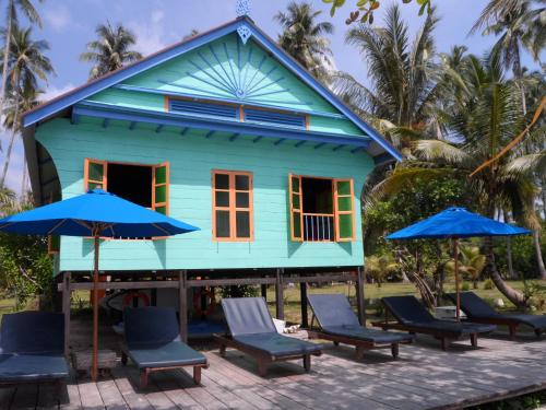 Strand, Mutiara Beach Resort near Trikora Beach Strand, Mutiara Beach Resort near Trikora Beach