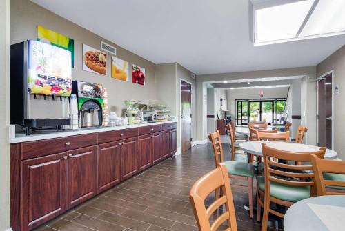 餐飲選擇, Quality Inn & Suites Canton, GA in 坎頓 餐飲選擇, Quality Inn & Suites Canton, GA in 坎頓