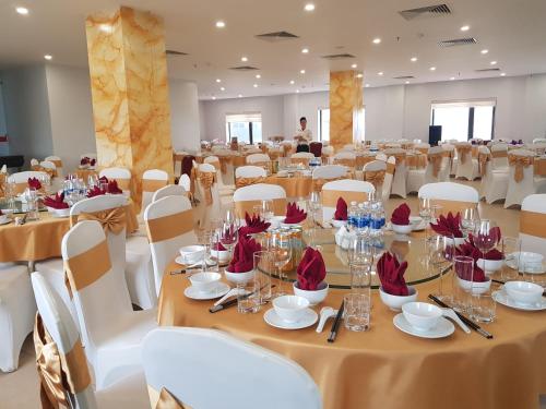 Long Anh Hotel in Thanh Hoá / Sầm Sơn Beach Long Anh Hotel in Thanh Hoá / Sầm Sơn Beach
