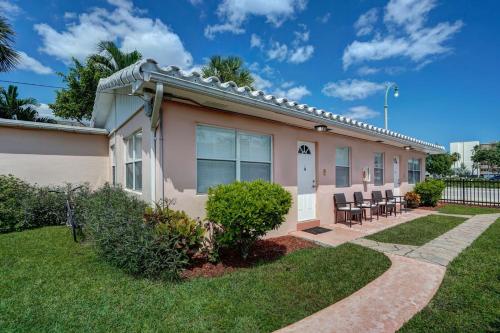 Entrada, Sea Garden by the Sea in Lauderdale-by-the-Sea Entrada, Sea Garden by the Sea in Lauderdale-by-the-Sea