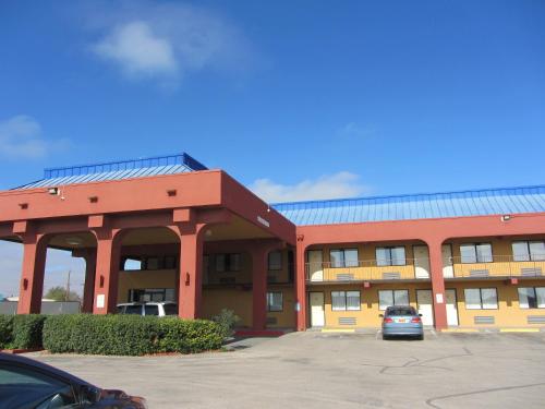 เดย์ อินน์ บาย วินด์แฮม มิดแลนด์ (Days Inn by Wyndham Midland) in มิดแลนด์ (TX) เดย์ อินน์ บาย วินด์แฮม มิดแลนด์ (Days Inn by Wyndham Midland) in มิดแลนด์ (TX)