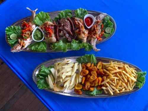 אוכל ומשקאות, Marcelo Beach Club in לום אוכל ומשקאות, Marcelo Beach Club in לום