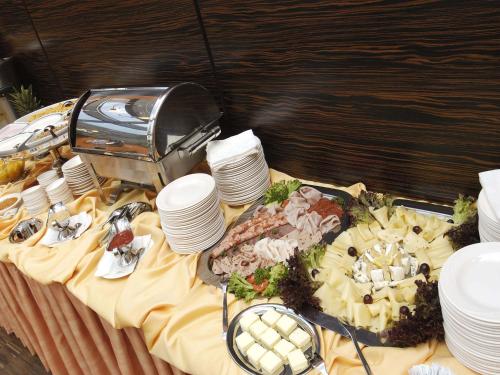 Food and beverages, EA Hotel Crystal Palace near Tančící dům Food and beverages, EA Hotel Crystal Palace near Tančící dům