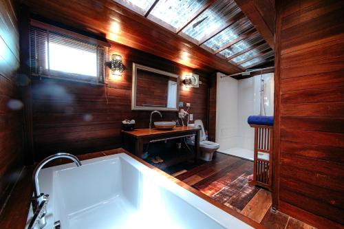 Salle de bain, GajaPuri Resort Koh Chang in Plage de Kai Bae Salle de bain, GajaPuri Resort Koh Chang in Plage de Kai Bae