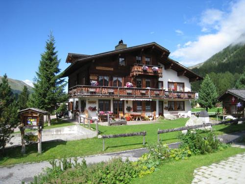 B&B Stiffler-Huus in Davos Dorf B&B Stiffler-Huus in Davos Dorf