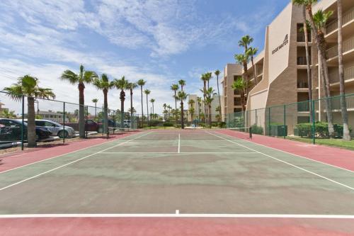 This photo about Edgewater Condominium 403 shared on HyHotel.com