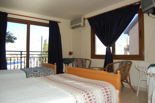 尼科斯和奧林匹亞公寓酒店 (Nicos & Olympia Apartments) in 勒布朗-梅尼勒 尼科斯和奧林匹亞公寓酒店 (Nicos & Olympia Apartments) in 勒布朗-梅尼勒