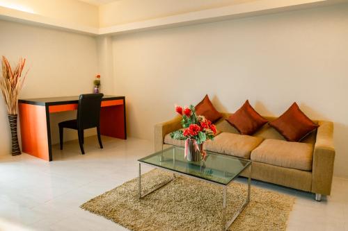 The One Hotel Surat near Koh Lamphu Public Park The One Hotel Surat near Koh Lamphu Public Park