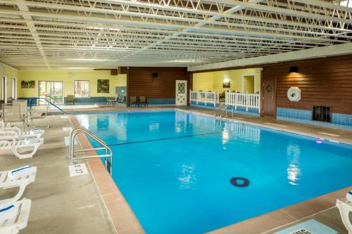 Swimming pool, Chestnut Mountain Resort in Galena (IL) Swimming pool, Chestnut Mountain Resort in Galena (IL)