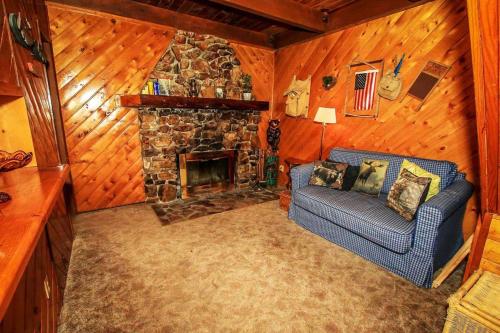 This photo about Bonita Cabin-1154 by Big Bear Vacations shared on HyHotel.com
