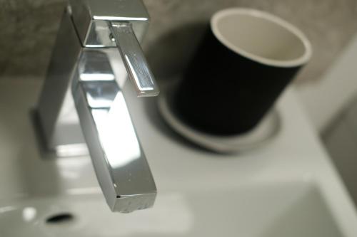 Banyo, Air Host and Stay - Lewbry House Apartments, Liverpool, UK in Toxteth Banyo, Air Host and Stay - Lewbry House Apartments, Liverpool, UK in Toxteth