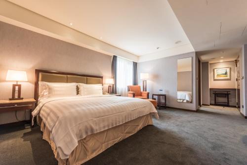 Royal Biz Taipei near Chiang Kai-Shek Memorial Hall Royal Biz Taipei near Chiang Kai-Shek Memorial Hall