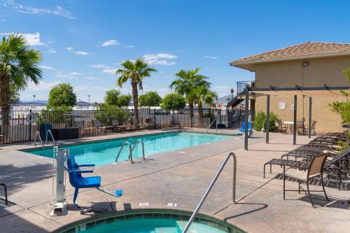Úszómedence, Days Inn by Wyndham Lake Havasu in Lake Havasu City (Arizona) Úszómedence, Days Inn by Wyndham Lake Havasu in Lake Havasu City (Arizona)