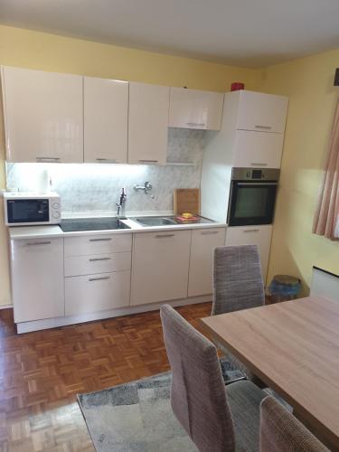 Terme Čatež Apartma Nine (Terme Catez Apartma Nine) in Чатеж об Сави Terme Čatež Apartma Nine (Terme Catez Apartma Nine) in Чатеж об Сави