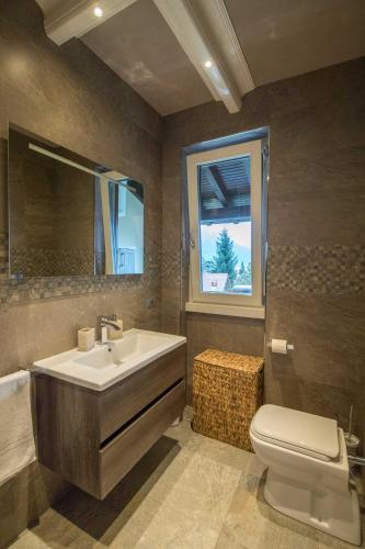 Bathroom, Cimino Luxury Villas in Lake Como - Julia #1 in Oliveto Lario Bathroom, Cimino Luxury Villas in Lake Como - Julia #1 in Oliveto Lario