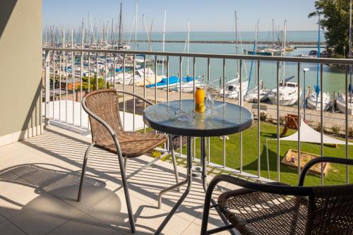 Balcony/terrace, Hotel Yacht Wellness & Business in Siofok Balcony/terrace, Hotel Yacht Wellness & Business in Siofok
