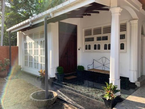 Tropical colonial retreat minutes from the beach in Dematagoda Tropical colonial retreat minutes from the beach in Dematagoda