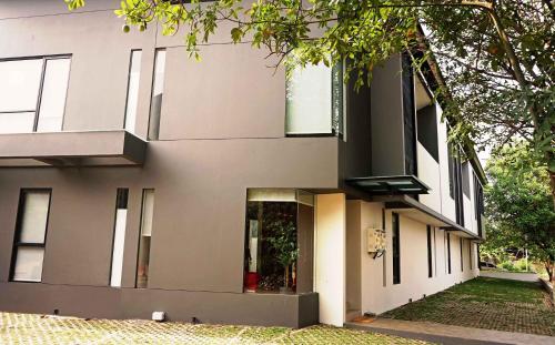 ทางเข้า, HM Social Karawaci near ถนนลิปโป การาวาจิ ทางเข้า, HM Social Karawaci near ถนนลิปโป การาวาจิ