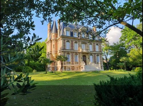 Villa les Tilleuls in Chatou Villa les Tilleuls in Chatou