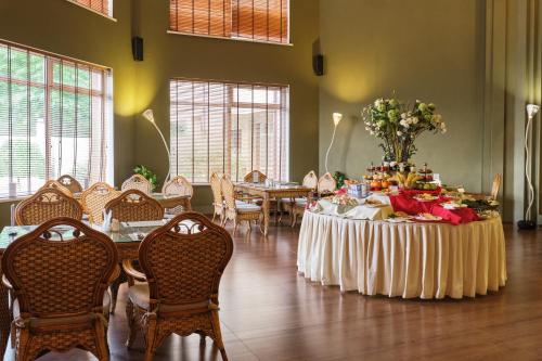 餐飲選擇, 格蘭德艾姆酒店 (Grand M Hotel) in 納沃伊 餐飲選擇, 格蘭德艾姆酒店 (Grand M Hotel) in 納沃伊