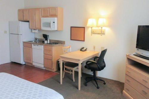 This photo about Quality Inn & Suites Denver Tech Center South shared on HyHotel.com