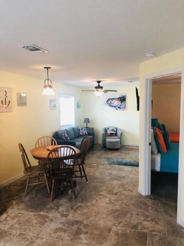 在meiguo.com看到的47 Sea Isle Village - One Bedroom Bungalow的介绍图片