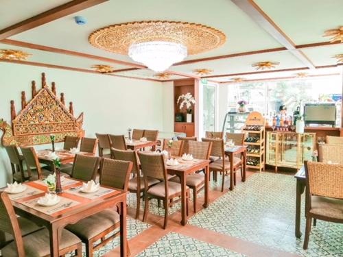 Restaurant, White Boutique Hotel and Spa in Chang Khlan Restaurant, White Boutique Hotel and Spa in Chang Khlan