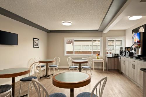 Mat og drikke, Travelodge by Wyndham Calgary South in Calgary (AB) Mat og drikke, Travelodge by Wyndham Calgary South in Calgary (AB)