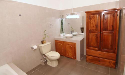 Bathroom, Rainforest Haven Inn in San Ignacio Bathroom, Rainforest Haven Inn in San Ignacio