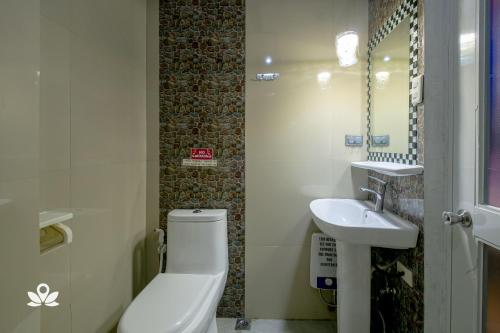 This photo about ZEN Rooms Basic Universal Suite Laoag shared on HyHotel.com