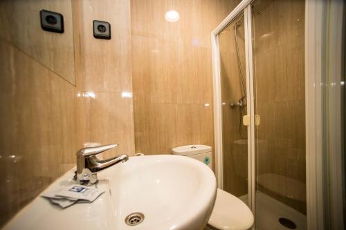 Phòng tắm, Hostal Caballeros in Soria Phòng tắm, Hostal Caballeros in Soria