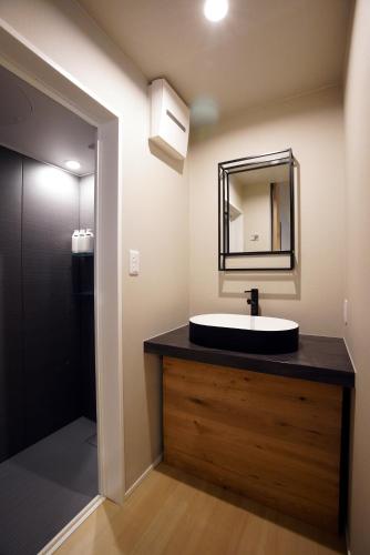 Bathroom, Koti Sopo Universal Bay 1 by Liaison in Bay Area Bathroom, Koti Sopo Universal Bay 1 by Liaison in Bay Area