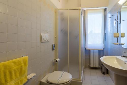 Bathroom, Villa Lorena in Morro D'Alba Bathroom, Villa Lorena in Morro D'Alba