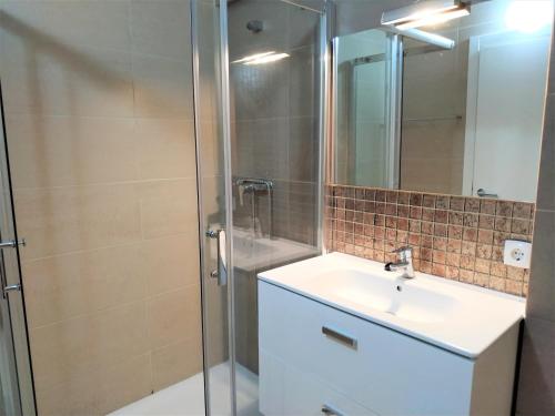 ห้องน้ำ, 5J Sao Gabriel - Casas & Papeis in อาร์มาเชา เด เปรา ห้องน้ำ, 5J Sao Gabriel - Casas & Papeis in อาร์มาเชา เด เปรา