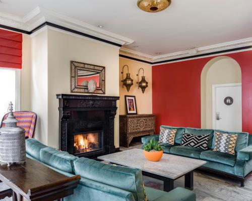 This photo about Hotel Carlton, a Joie de Vivre Hotel shared on HyHotel.com