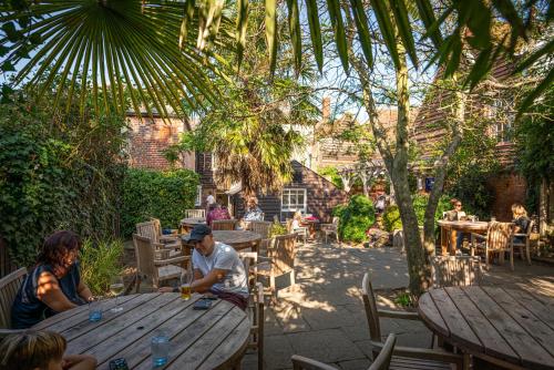 Сад, The Sun Inn in Фуйверсхем Сад, The Sun Inn in Фуйверсхем