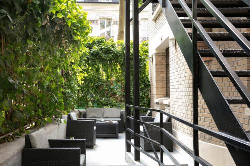 Hotel Montparnasse Alesia in 14th - Tour Montparnasse Hotel Montparnasse Alesia in 14th - Tour Montparnasse