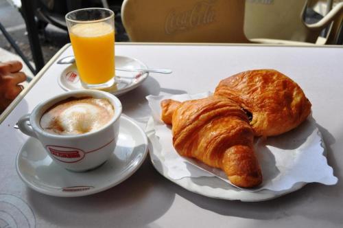 Food and beverages, Golden Nice Apartment in Rome Food and beverages, Golden Nice Apartment in Rome